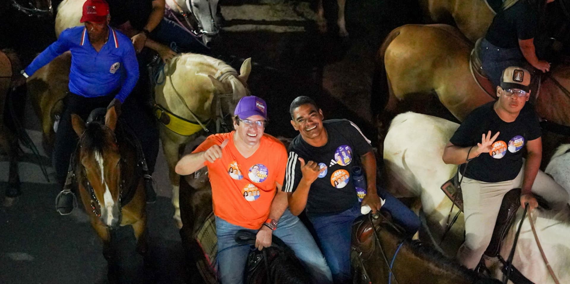 Cavaleiros e amazonas durante a Cavalgada d’Ajuda