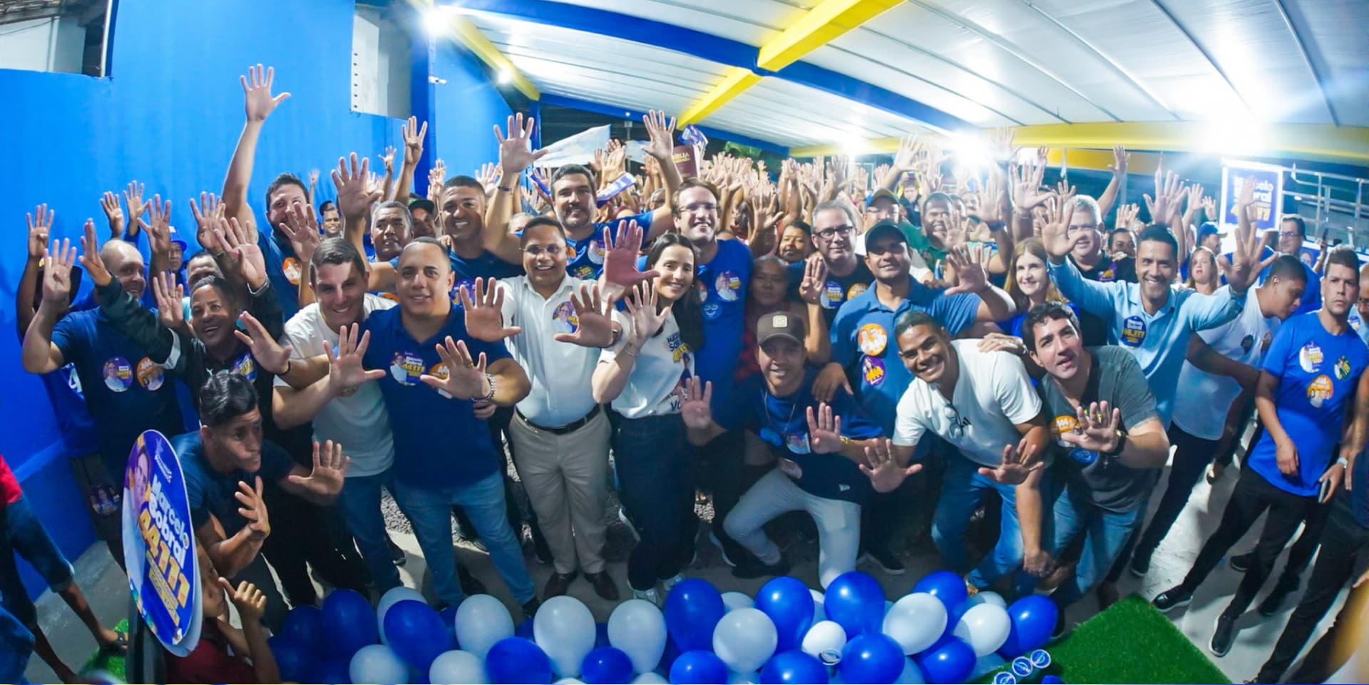 Foto coletiva com grande número de participantes em Itaporanga d’Ajuda