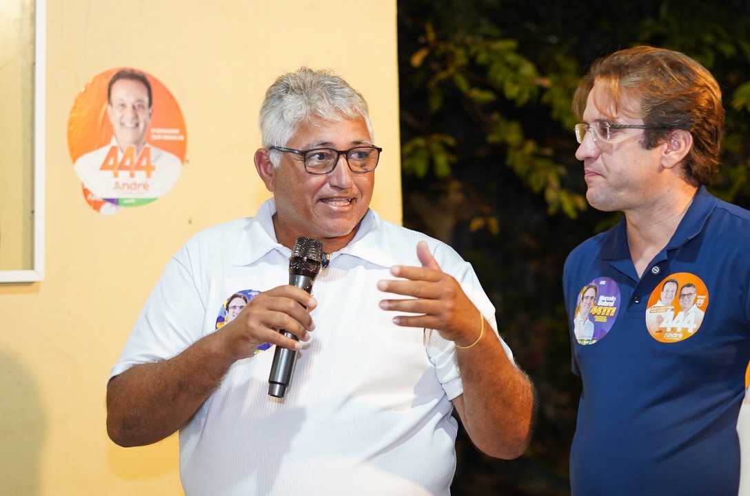 Representante local fala ao microfone durante a agenda