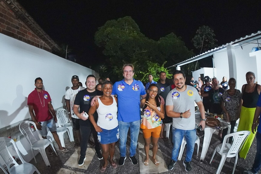 Grupo de moradores reunido com Marcelo Sobral no Parque Santa Rita